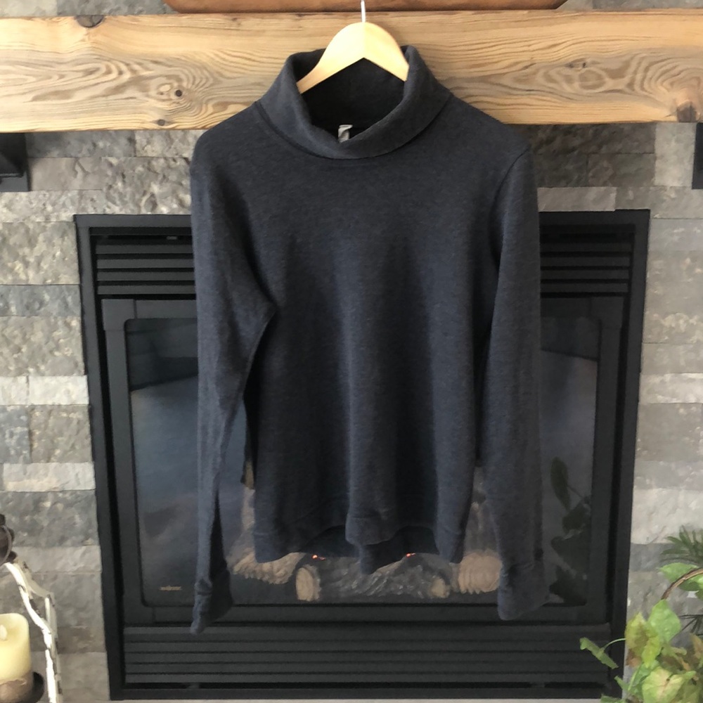 Lululemon gray top